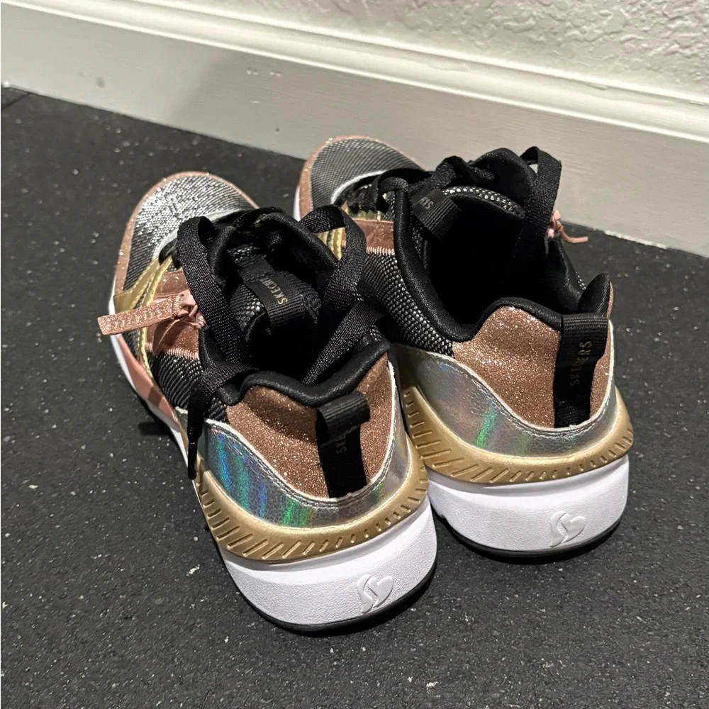 SKECHERS STREET SHINE STATUS 2.0 --SIZE 6‎ YOUTH-- WOMENS SIZE 8